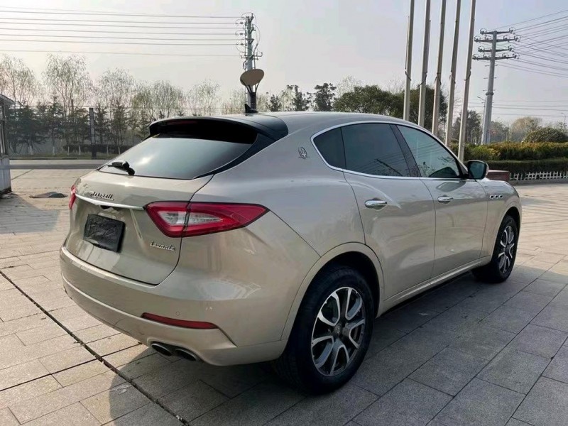鹽城17年瑪莎拉蒂Levante9