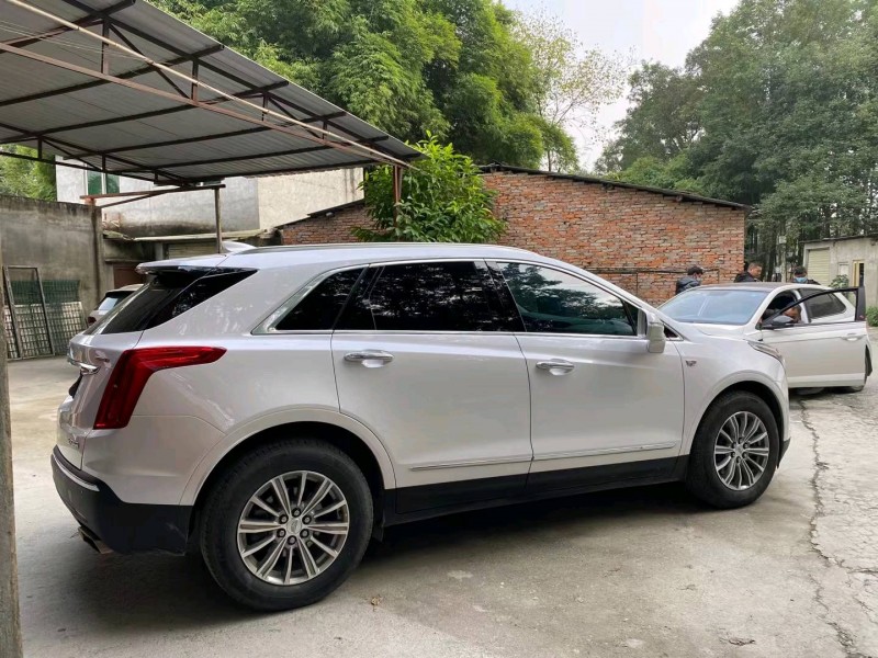 成都18年凱迪拉克XT57