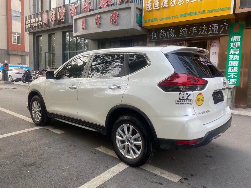 長沙20年日產奇駿8