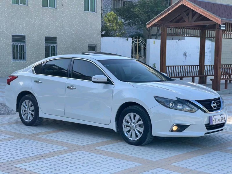 汕頭17年日產天籟2