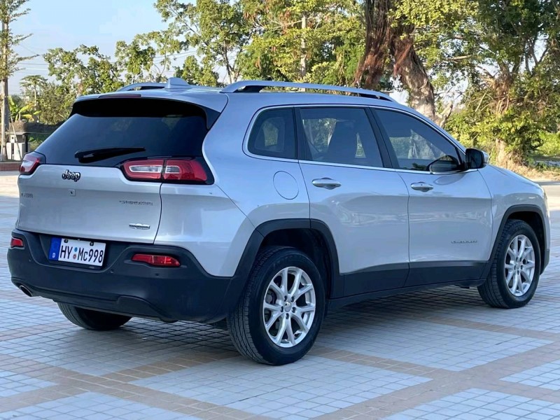 汕頭16年Jeep自由光9