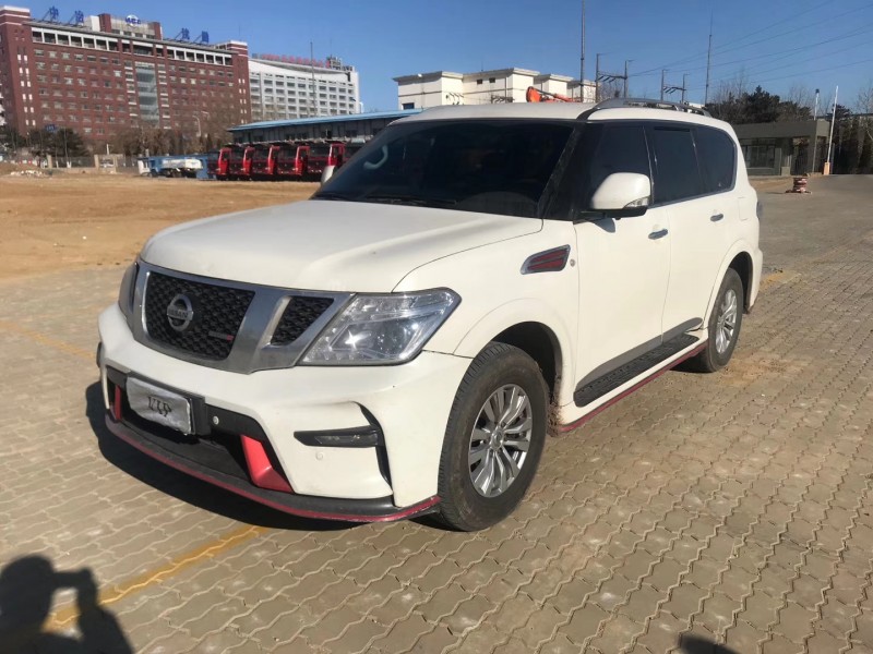 赤峰18年日產途樂4