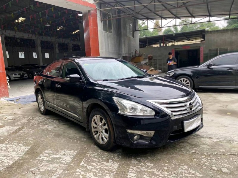 成都13年日產天籟3