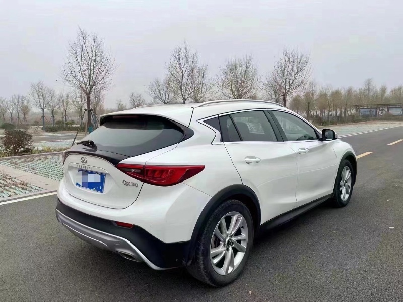 青島17年英菲尼迪QX308