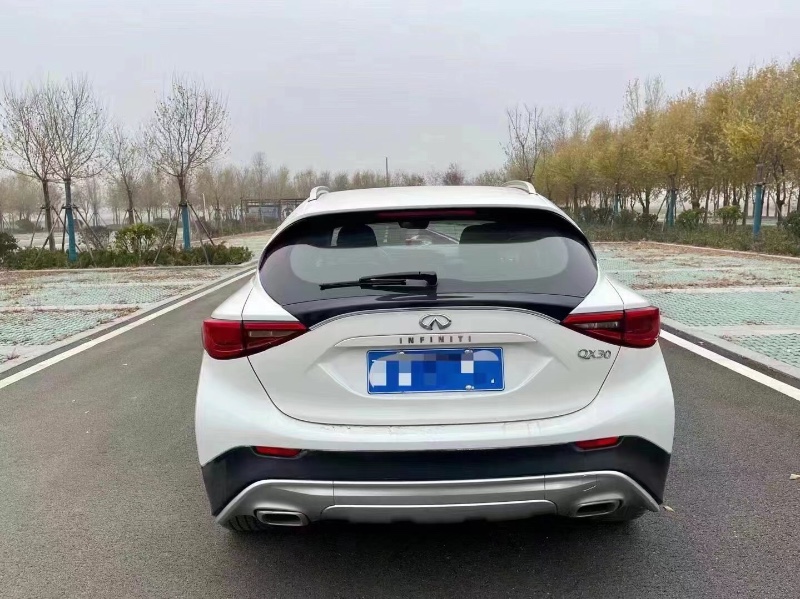 青島17年英菲尼迪QX307