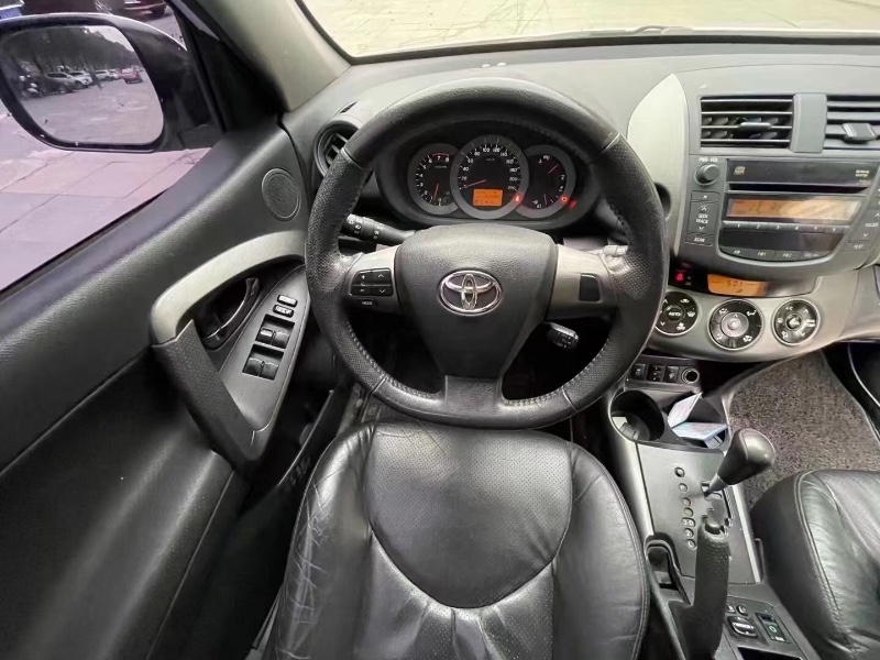 銅仁12年豐田RAV45