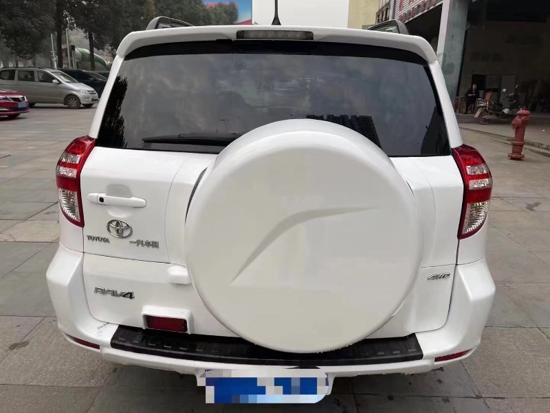 銅仁12年豐田RAV47