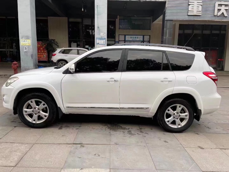銅仁12年豐田RAV48