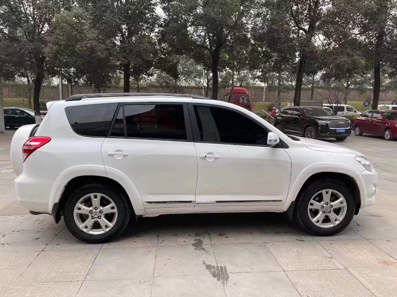 銅仁12年豐田RAV49
