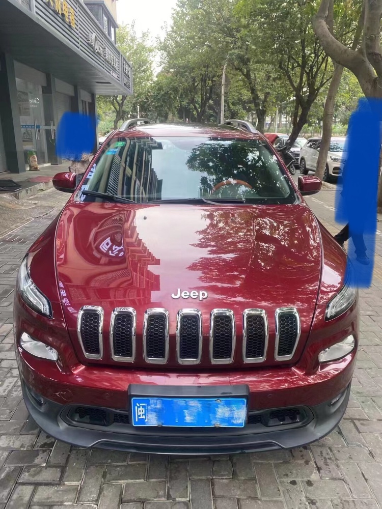 南平17年Jeep自由光1