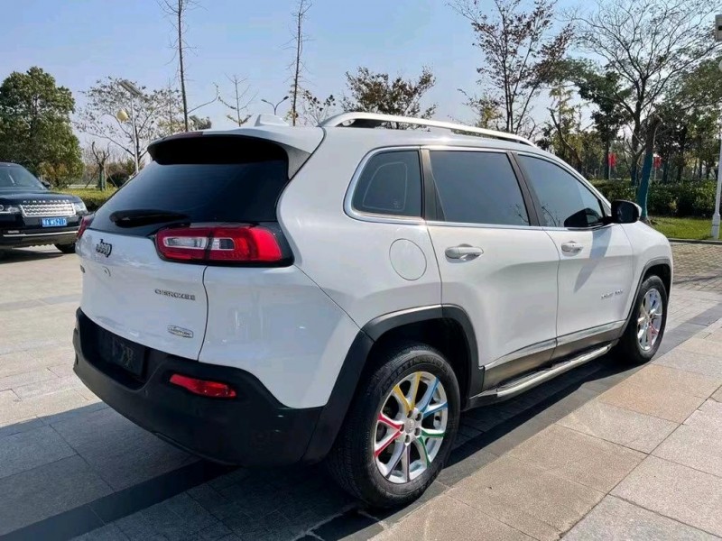 鹽城18年Jeep自由光1