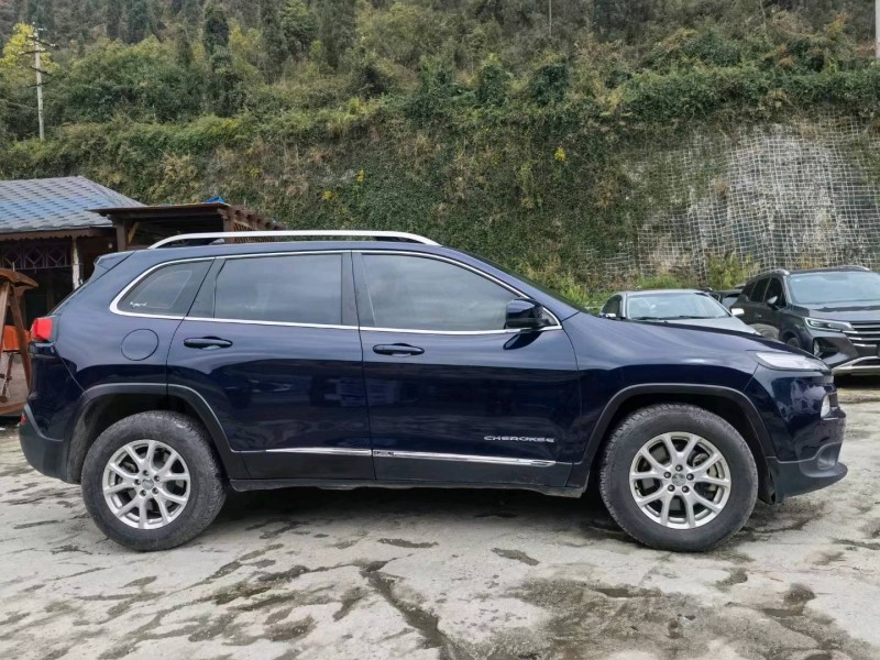 安順16年Jeep自由光4