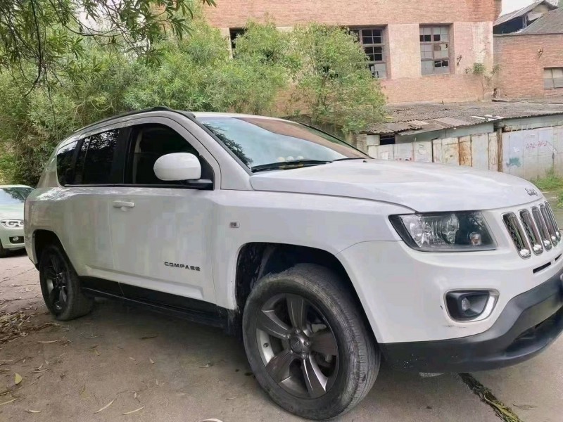安順15年Jeep指南者3