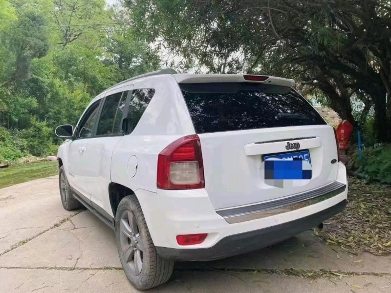 安順15年Jeep指南者5