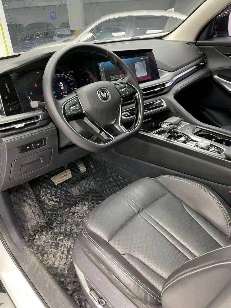 成都20年長安汽車CS756