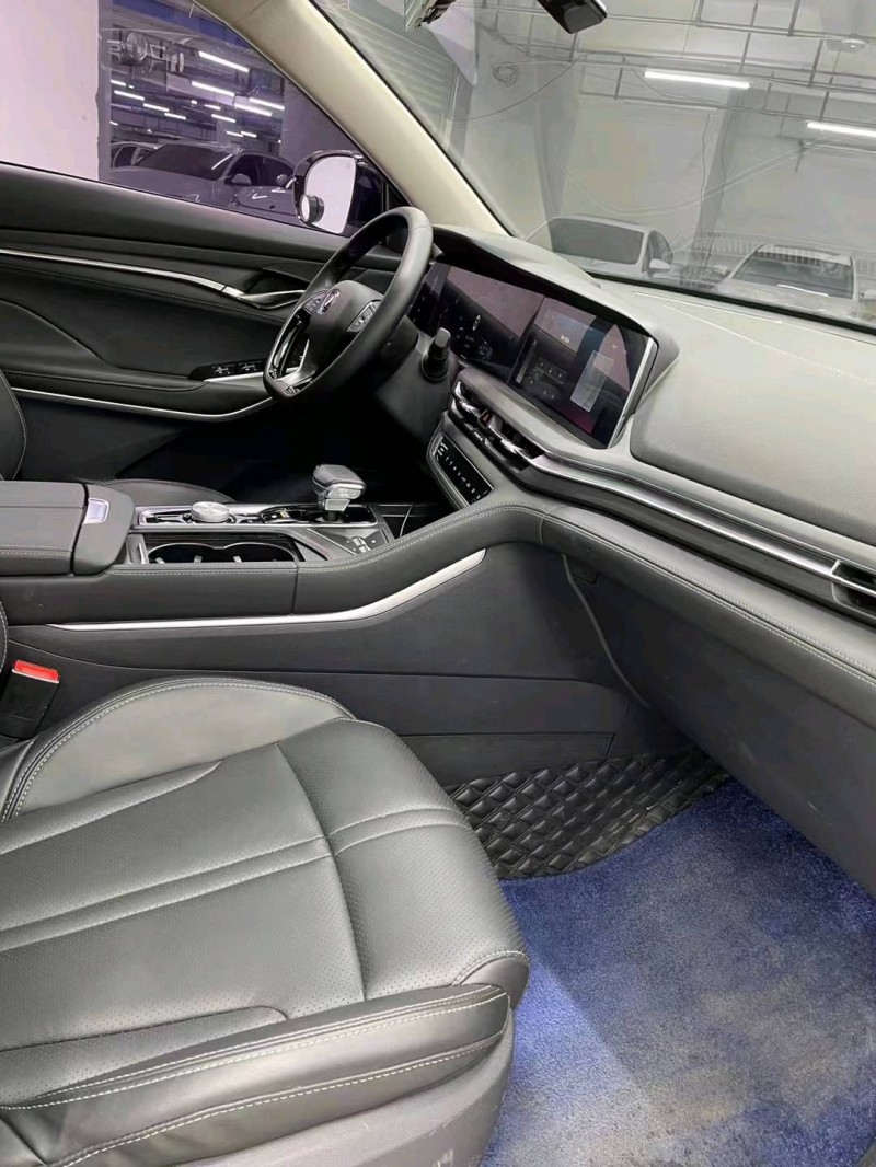 成都20年長安汽車CS758
