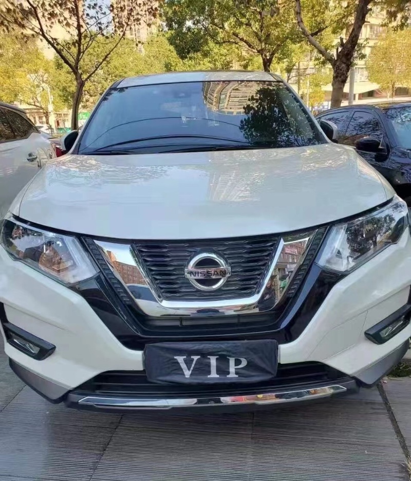 武漢20年日產奇駿1