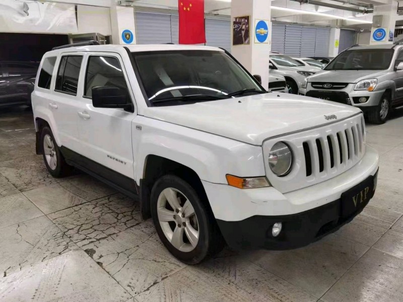包頭13年Jeep自由客2