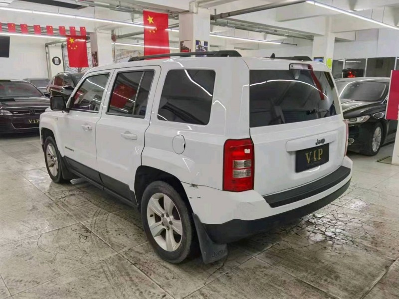 包頭13年Jeep自由客6