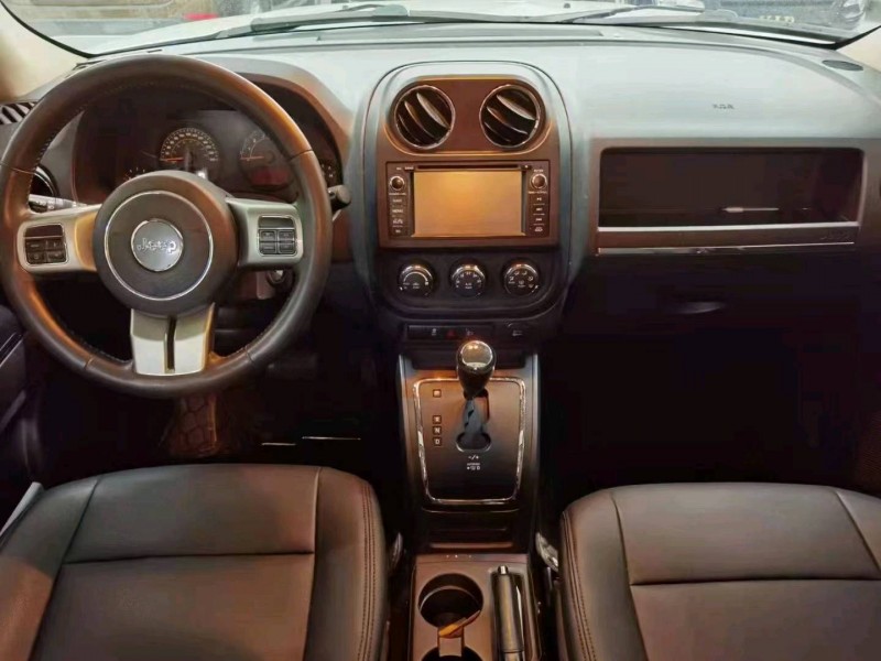 包頭13年Jeep自由客7
