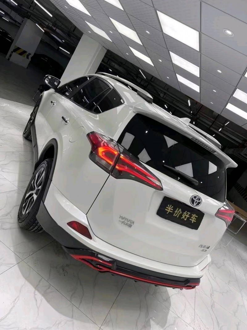 成都19年豐田RAV44