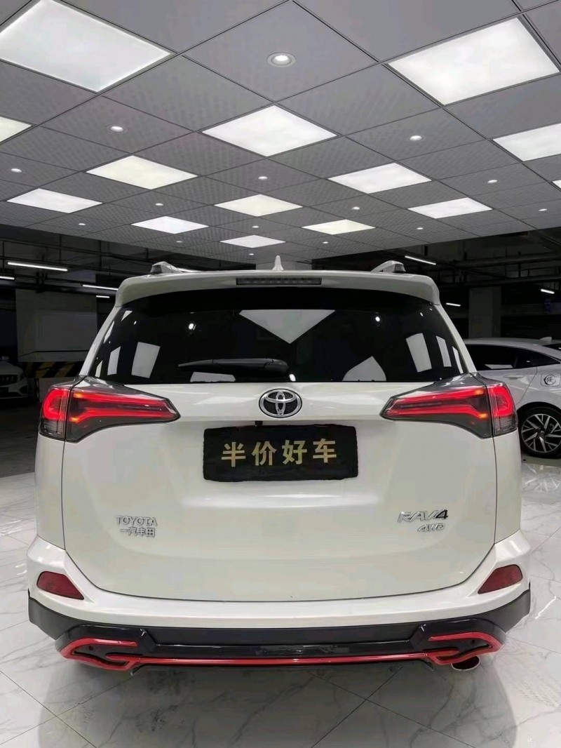 成都19年豐田RAV45