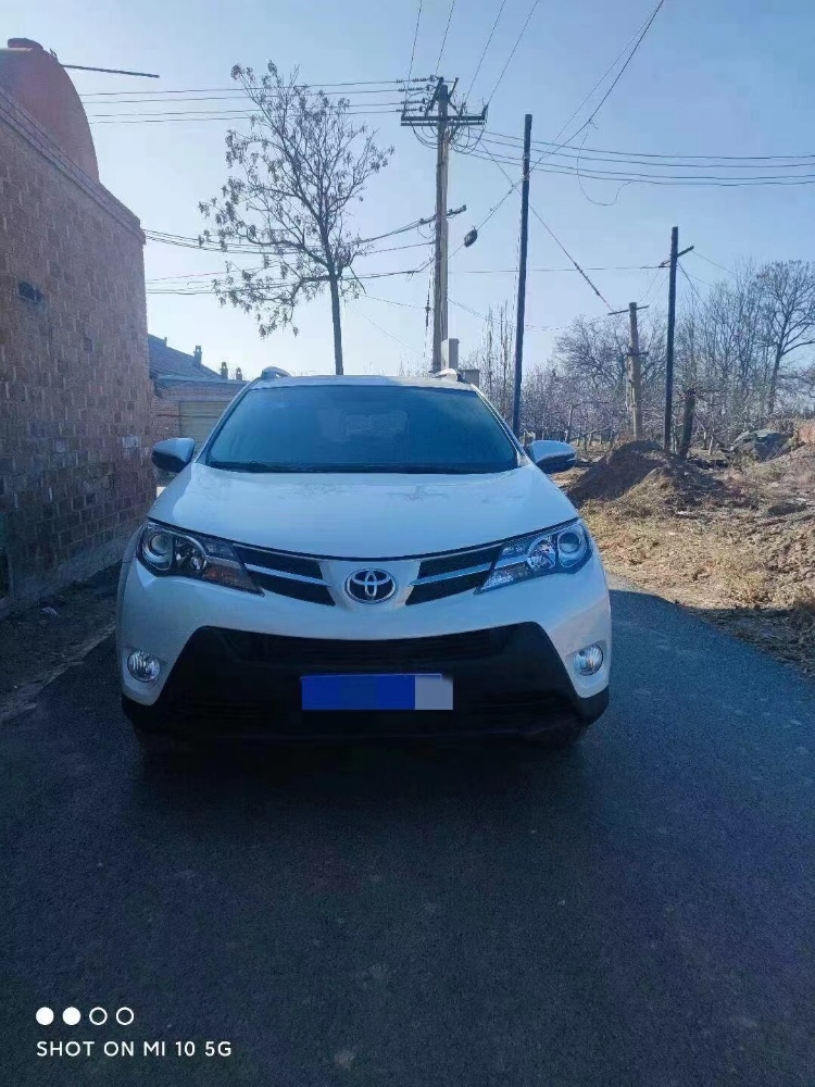 白銀16年豐田RAV4榮放1