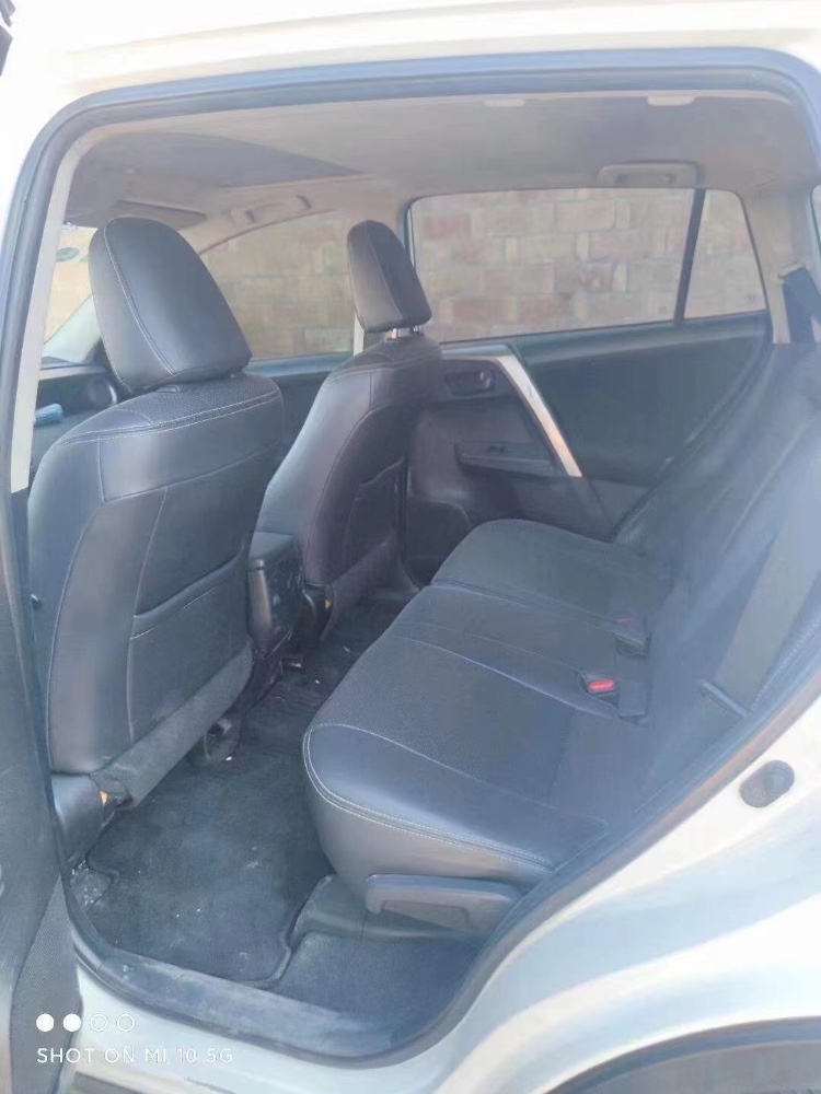 白銀16年豐田RAV4榮放6