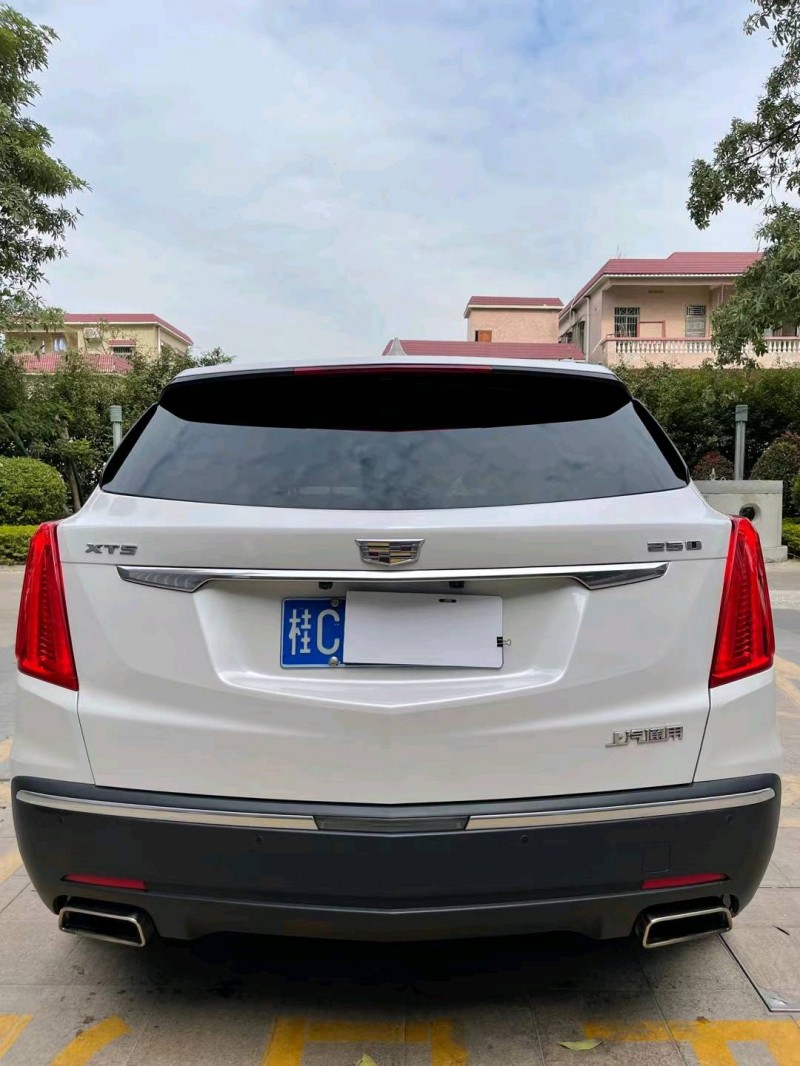 中山18年凱迪拉克XT52