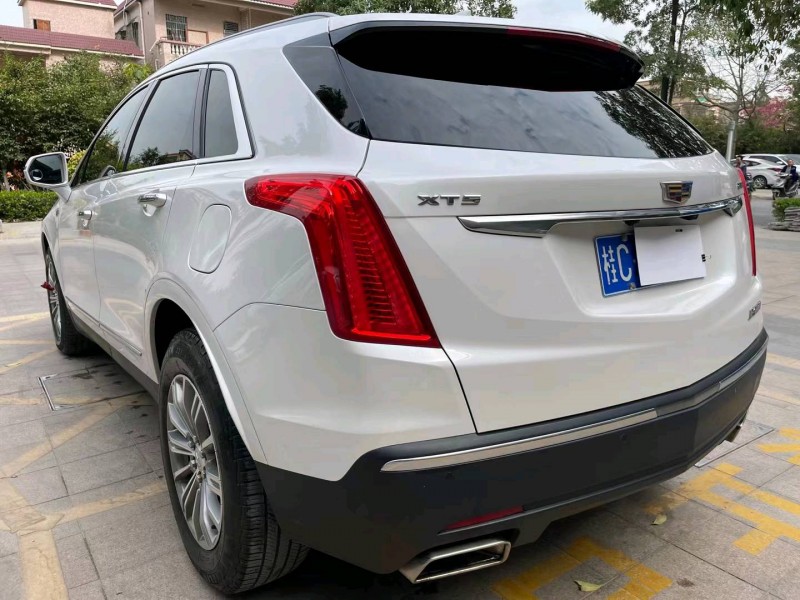中山18年凱迪拉克XT54