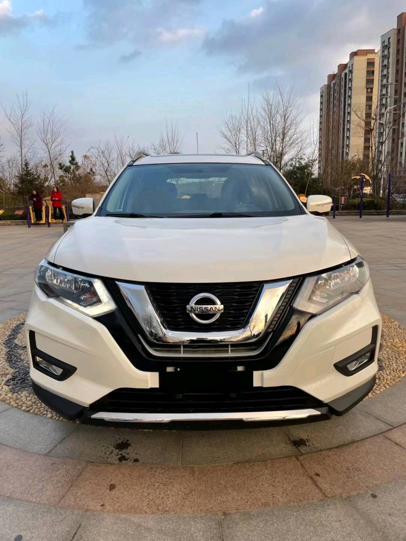 青島18年日產奇駿1