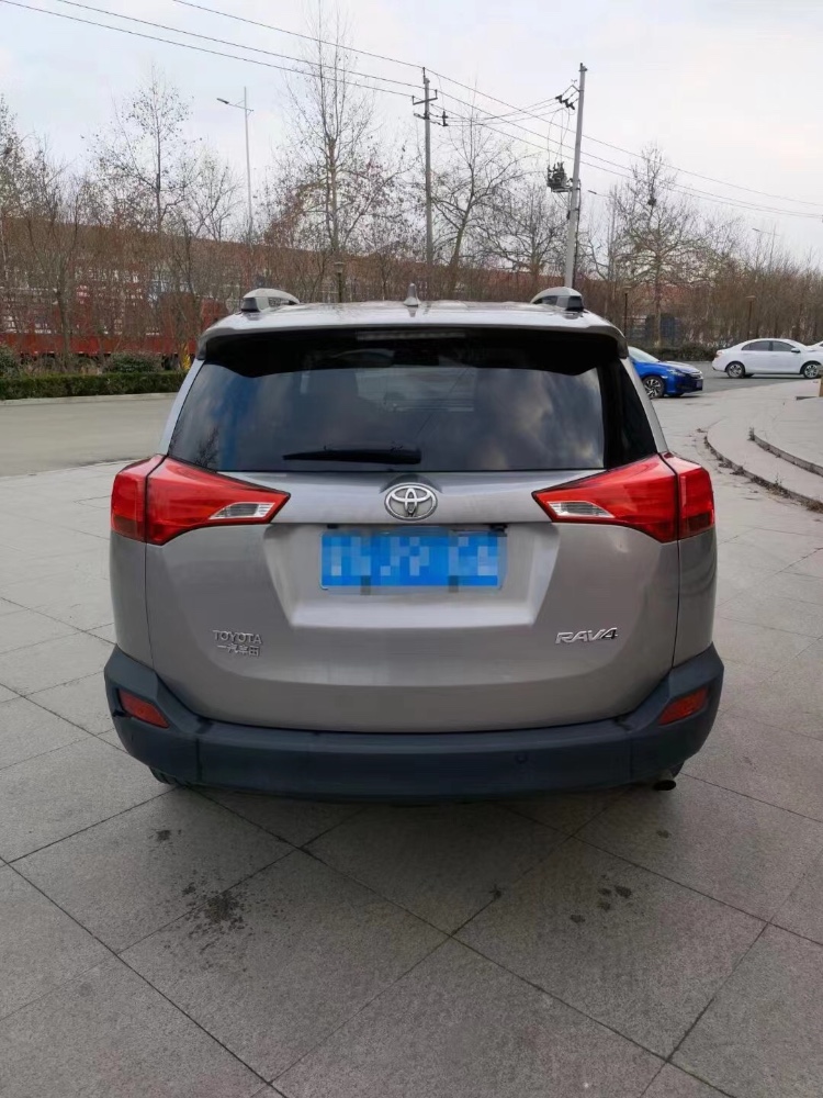 東營16年豐田RAV4榮放6
