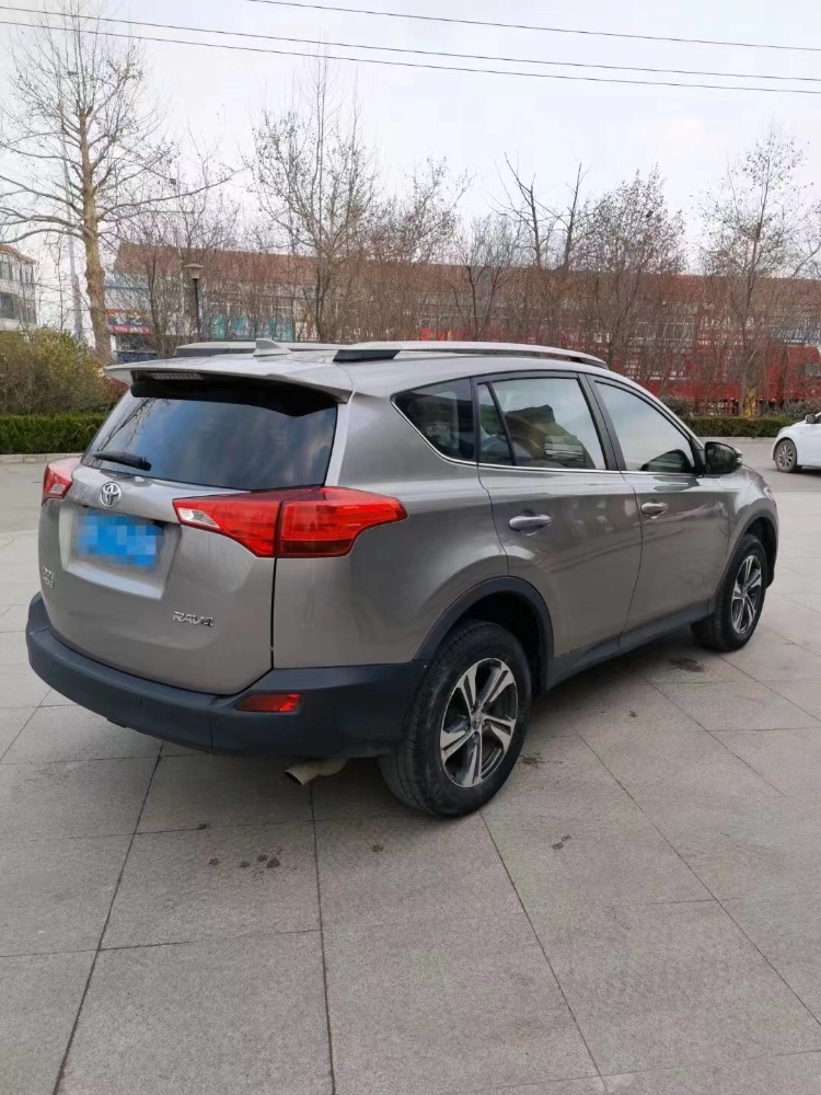 東營16年豐田RAV4榮放8