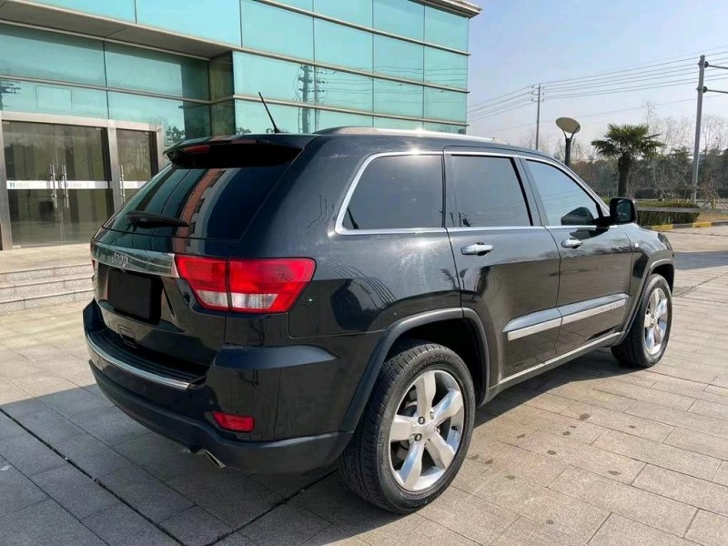 鹽城13年Jeep大切諾基8
