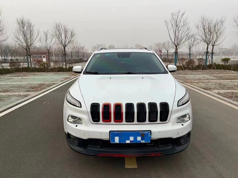 東營15年Jeep自由光1