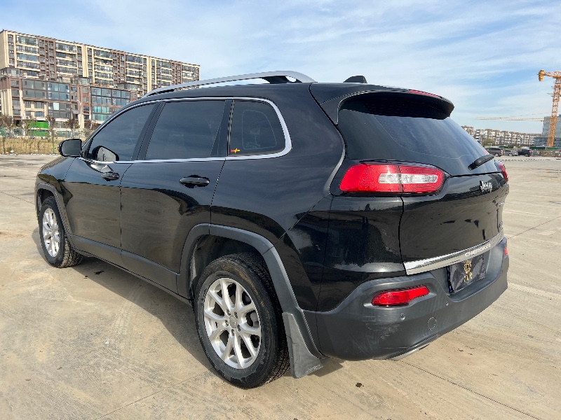 鹽城16年Jeep自由光8