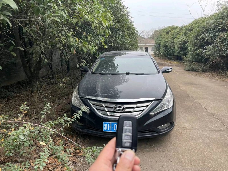 臺州13年現代索納塔八1