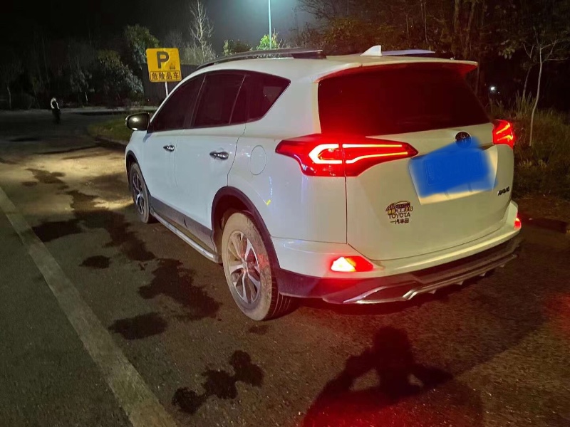 重慶16年豐田RAV4榮放1