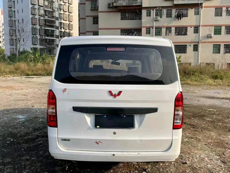 廣州15年五菱汽車榮光5