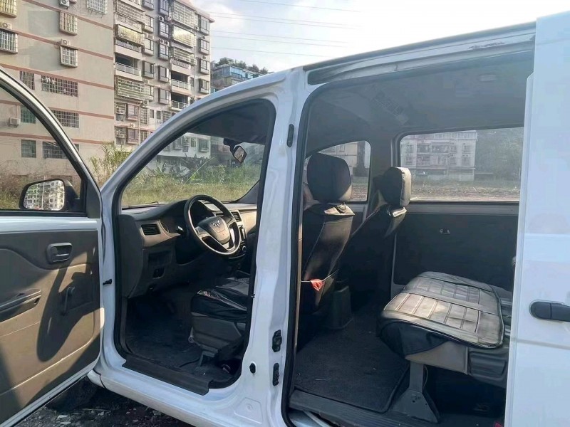 廣州15年五菱汽車榮光9