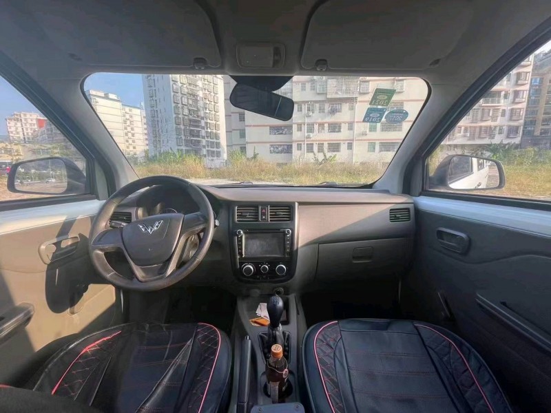 廣州15年五菱汽車榮光8