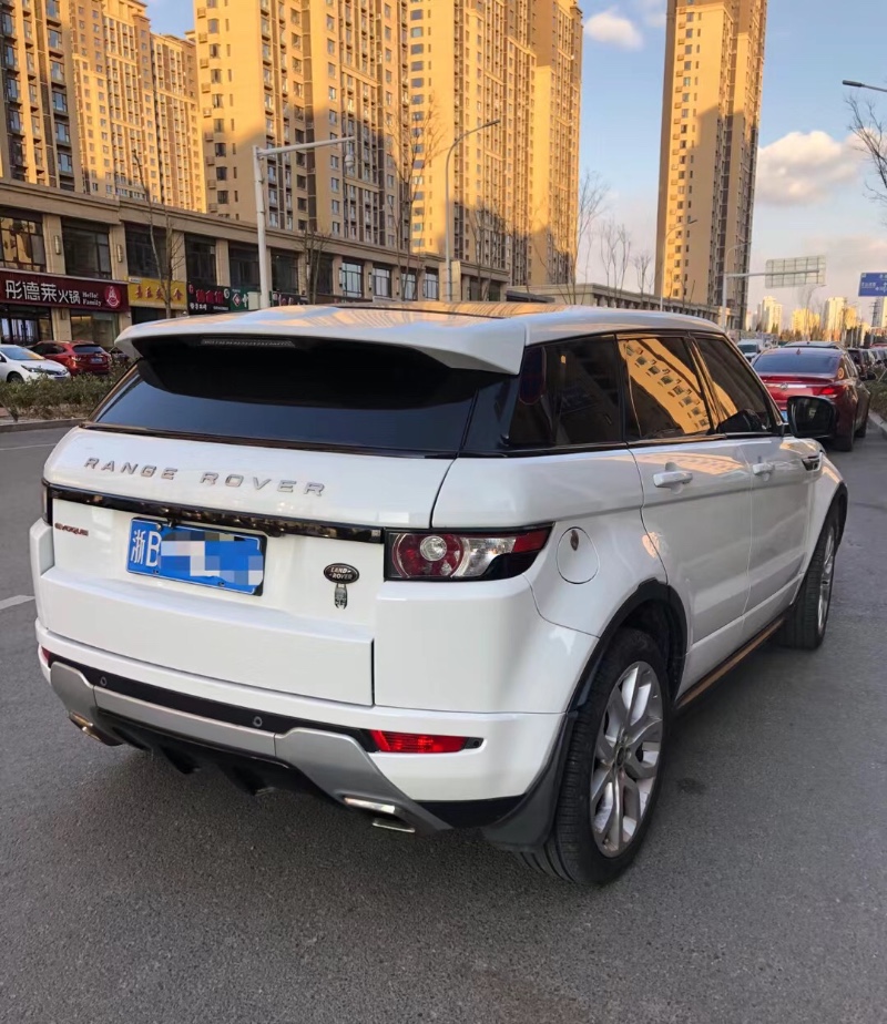 青岛13年路虎极光8