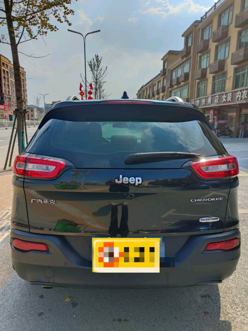 景德鎮17年Jeep自由光2