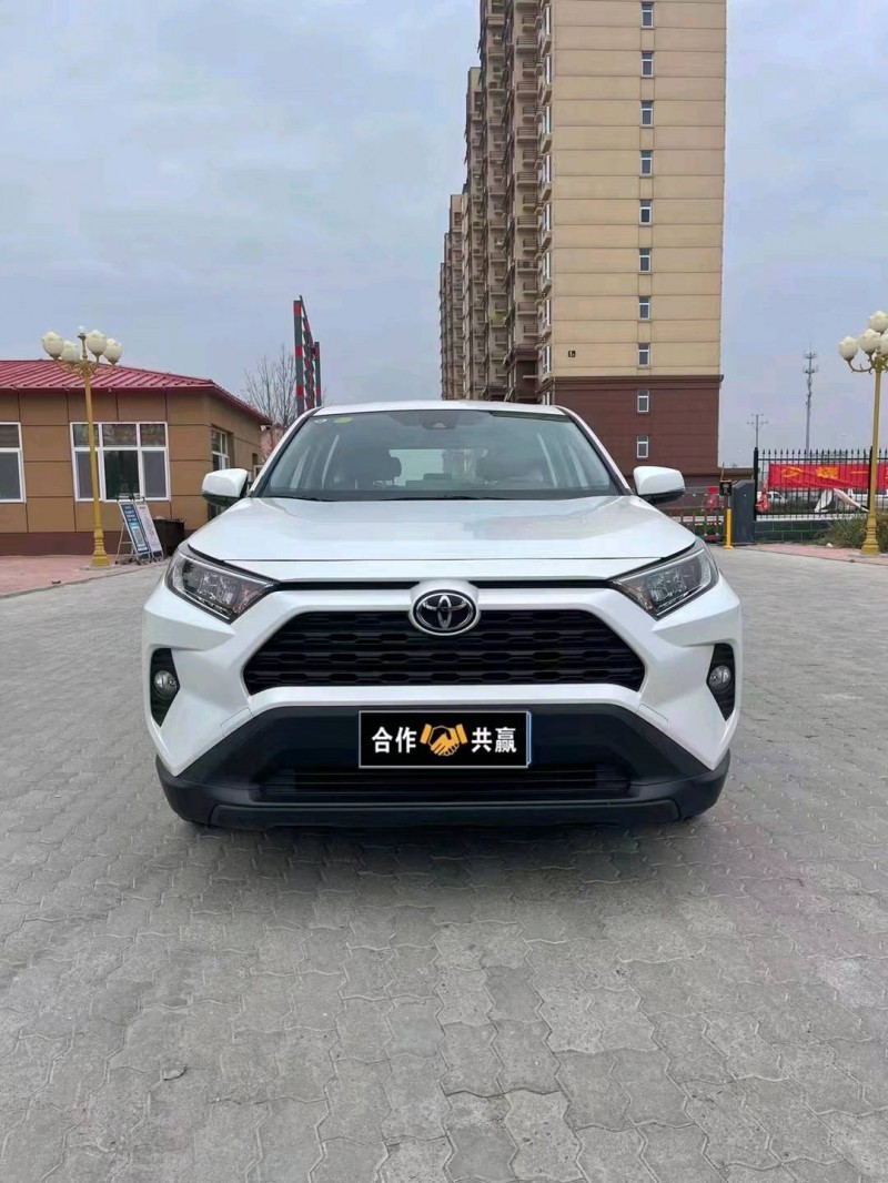 滄州21年豐田RAV4榮放1