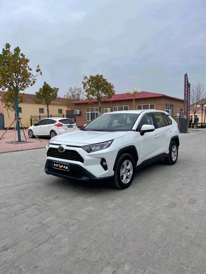 滄州21年豐田RAV4榮放3