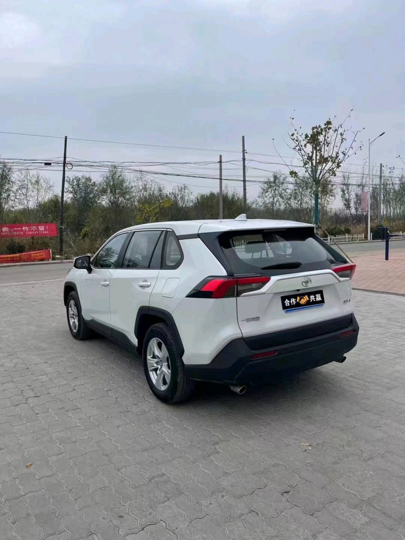 滄州21年豐田RAV4榮放4