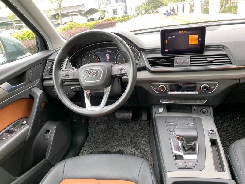 中山20年奧迪Q58
