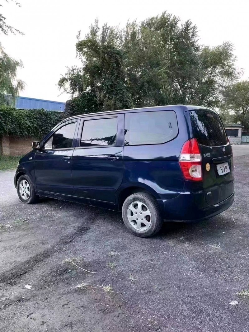 沈陽14年五菱汽車宏光4