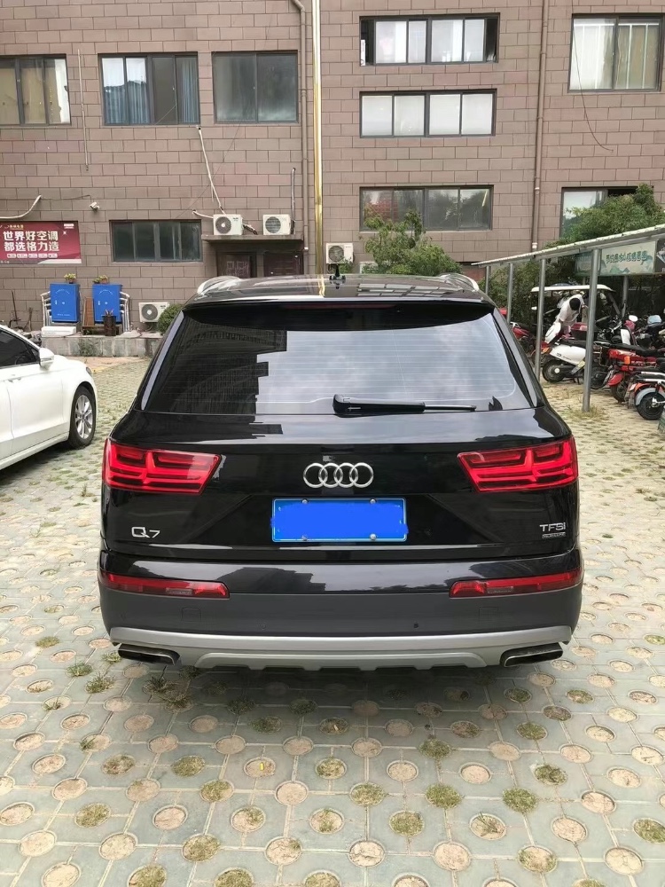 天津16年奧迪Q57