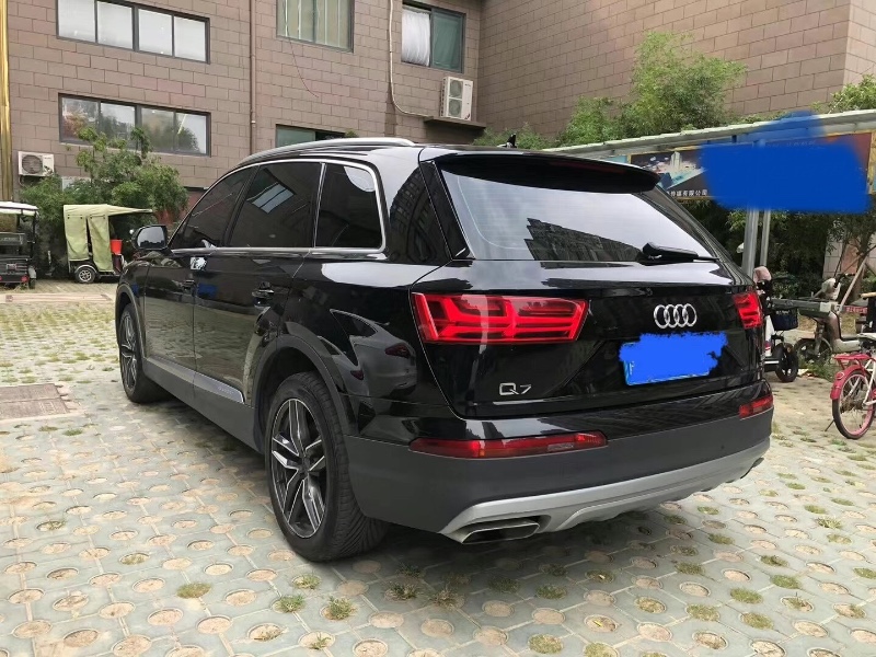 天津16年奧迪Q58